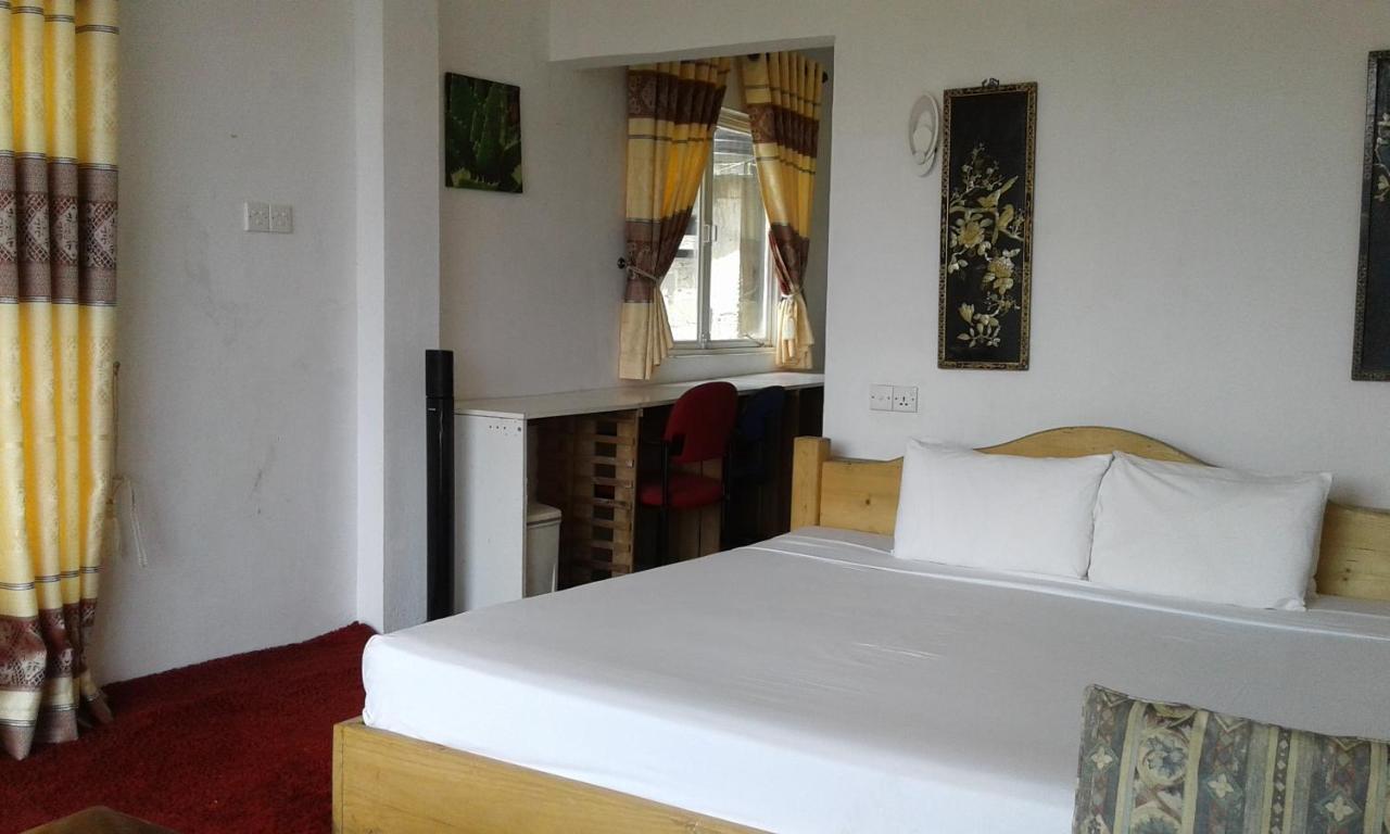 Woods Hut Homestay Nuwara Eliya