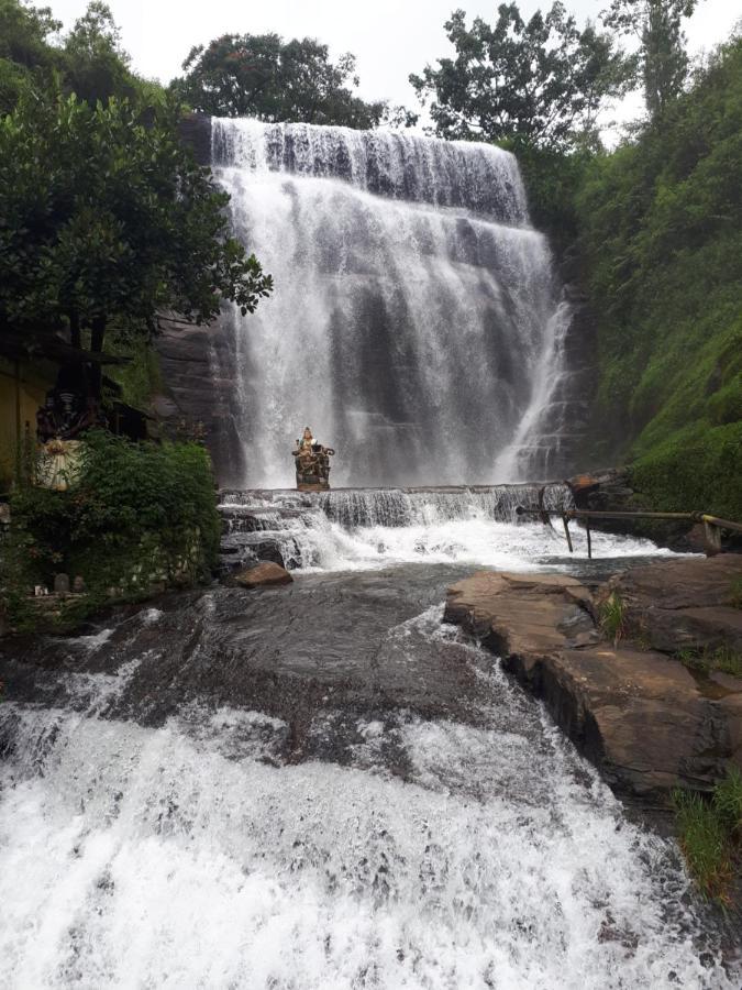 Woods Hut Homestay Nuwara Eliya